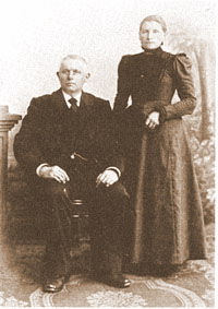 Jan Poppes Hommes met zijn vrouw.